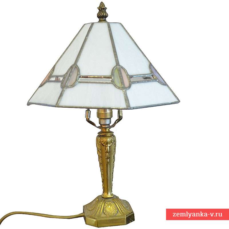 Бронзовая прикроватная лампа с абажуром в стиле "Tiffany"