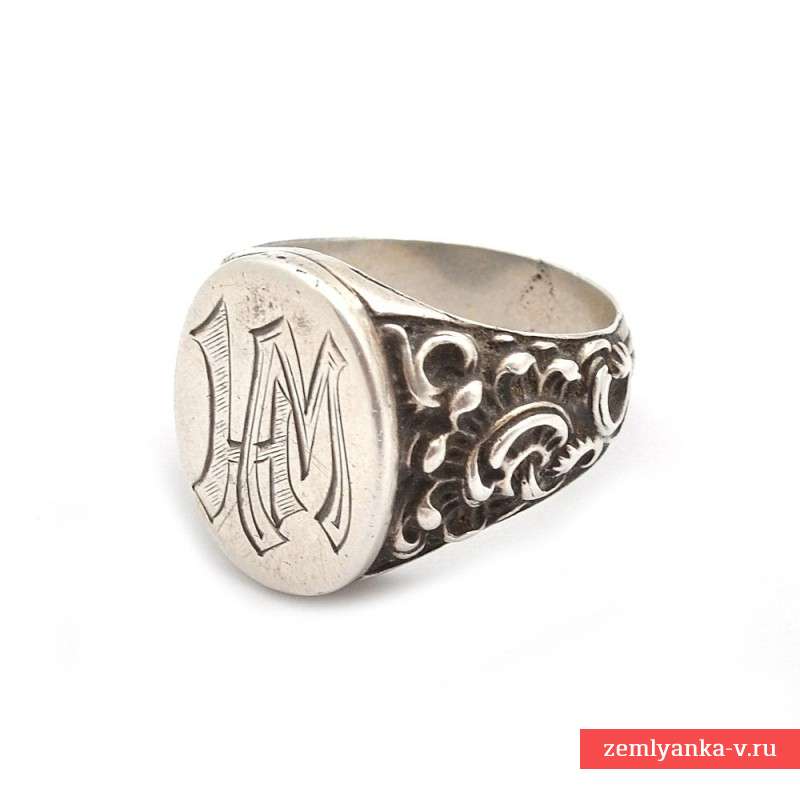 Массивный серебряный перстень с монограммой «НМ» («WH»?)