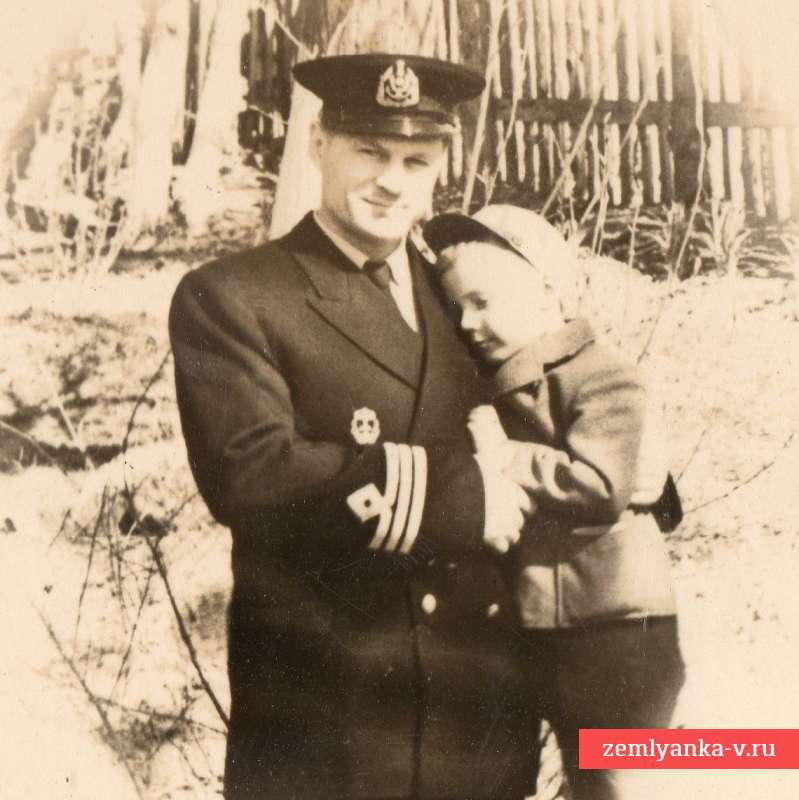 Фото служащего Речного флота с кокардой обр. 1947 года