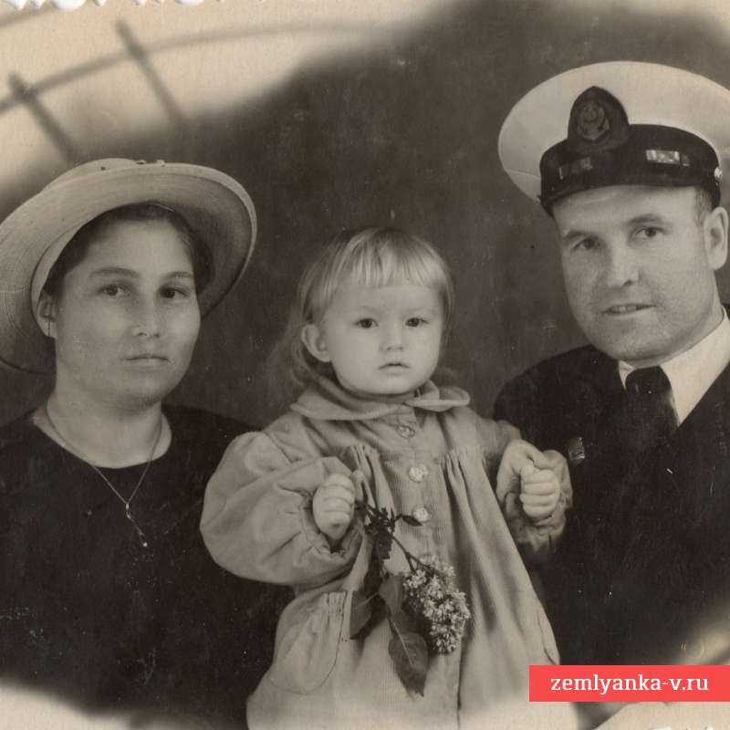 Фото служащего Речного флота с кокардой обр. 1947 года