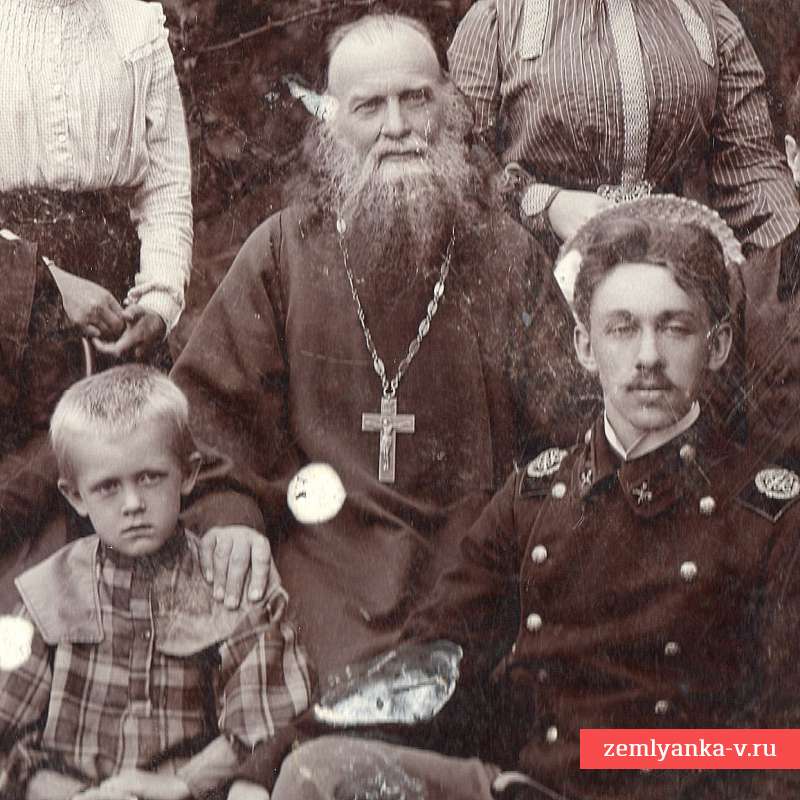 Дореволюционное фото русского священника с семьей