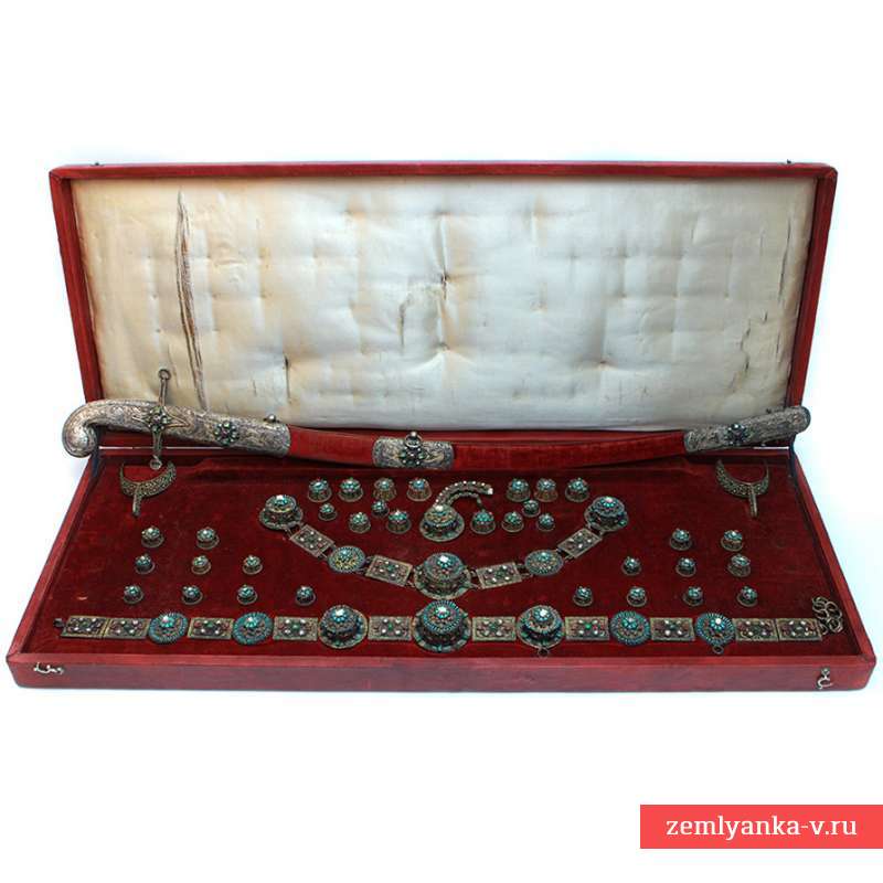 Сабля и набор накладок, украшенных полудрагоценными камнями, подарок князя Романовского