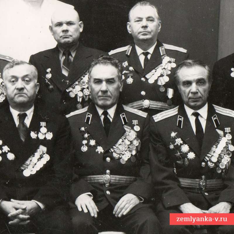 Фото ветеранов войны - офицеров различных родов войск