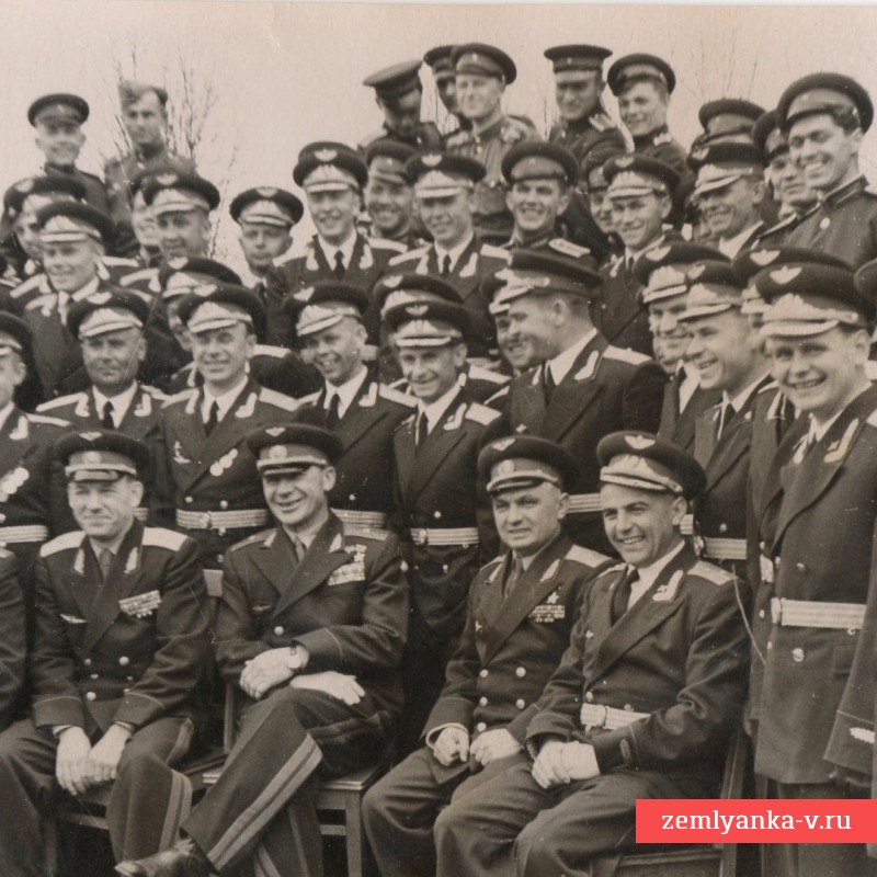 Фото дважды Героя СССР В. Коккинаки на юбилее Борисоглебского летного училища
