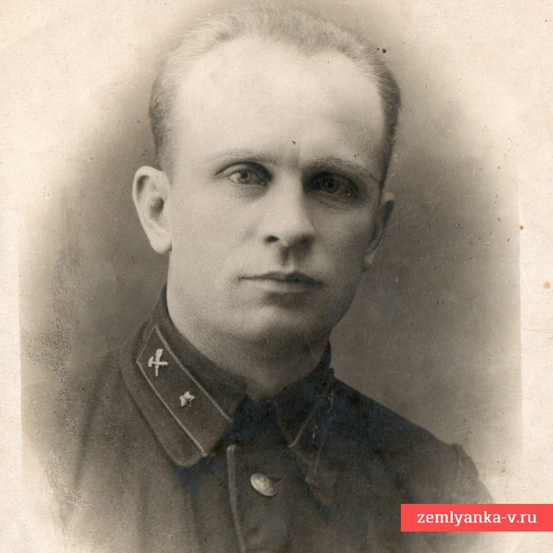 Редкое фото старшего инженера управления НКПС в униформе образца 1934 года