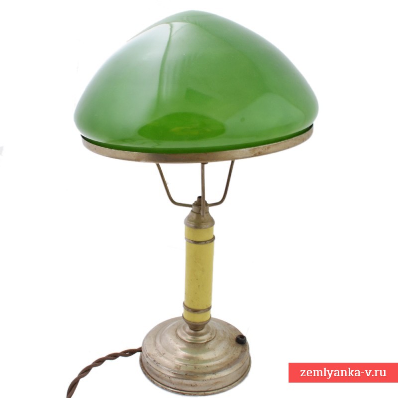 Настольная лампа с зеленым плафоном