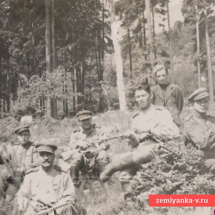 Фото советских солдат с ППШ и ППС на привале