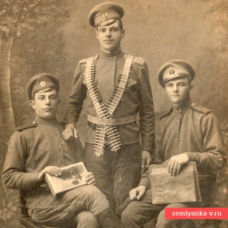 Фото революционных солдат, 1917 г.