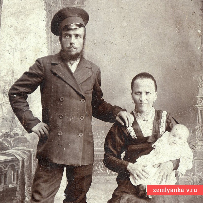 Фото семьи небогатого рабочего, 1910-е гг.