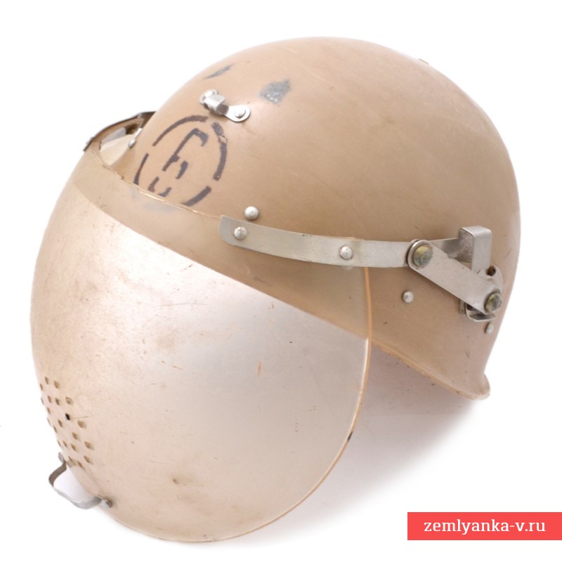 Пластиковый шлем советского пожарного КП-80