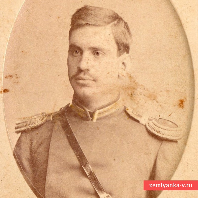 Фото подпоручика, состоящего по армейской пехоте, 1887 г.