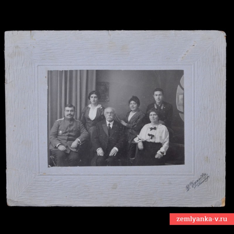 Фото военного врача в кругу семьи