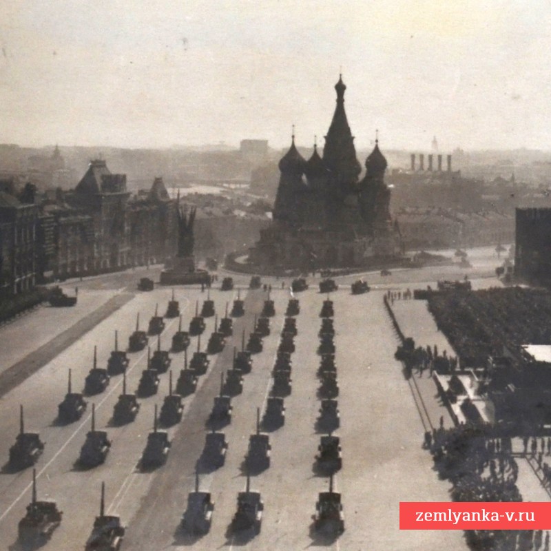 Фото строя зенитных расчетов на параде на Красной площади в мае 1939 года