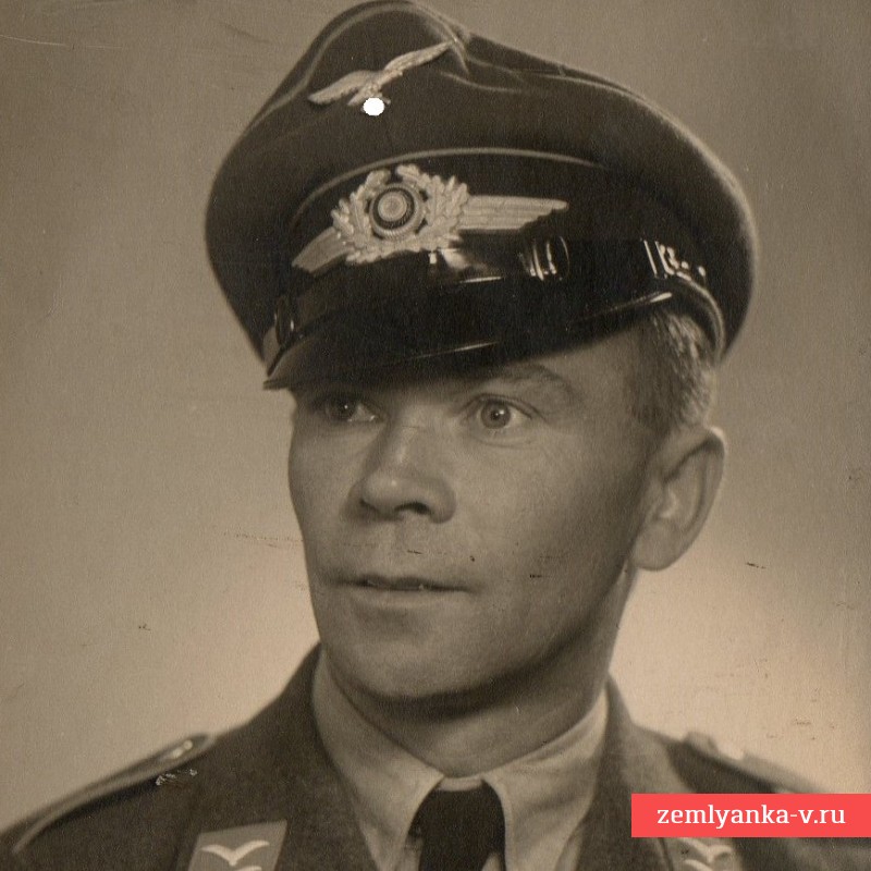 Портретное фото обер-ефрейтора Люфтваффе, 1942