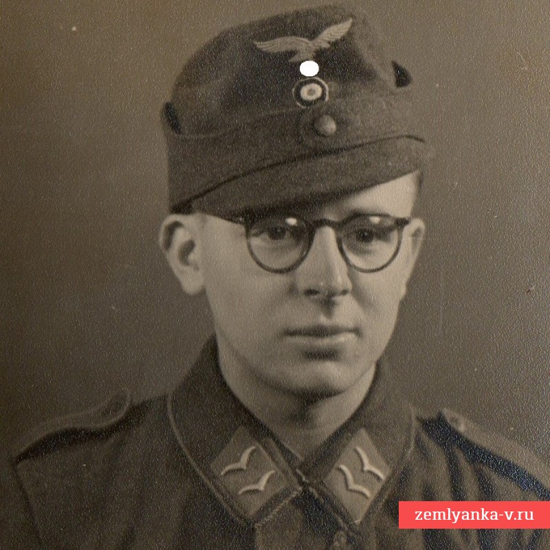 Портретное фото ефрейтора Люфтваффе, апрель 1943 года