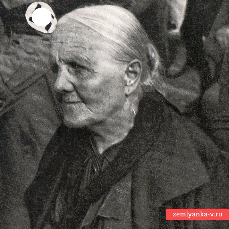 Открытка из серии «Адольф Гитлер»: «Пожилая последовательница фюрера»