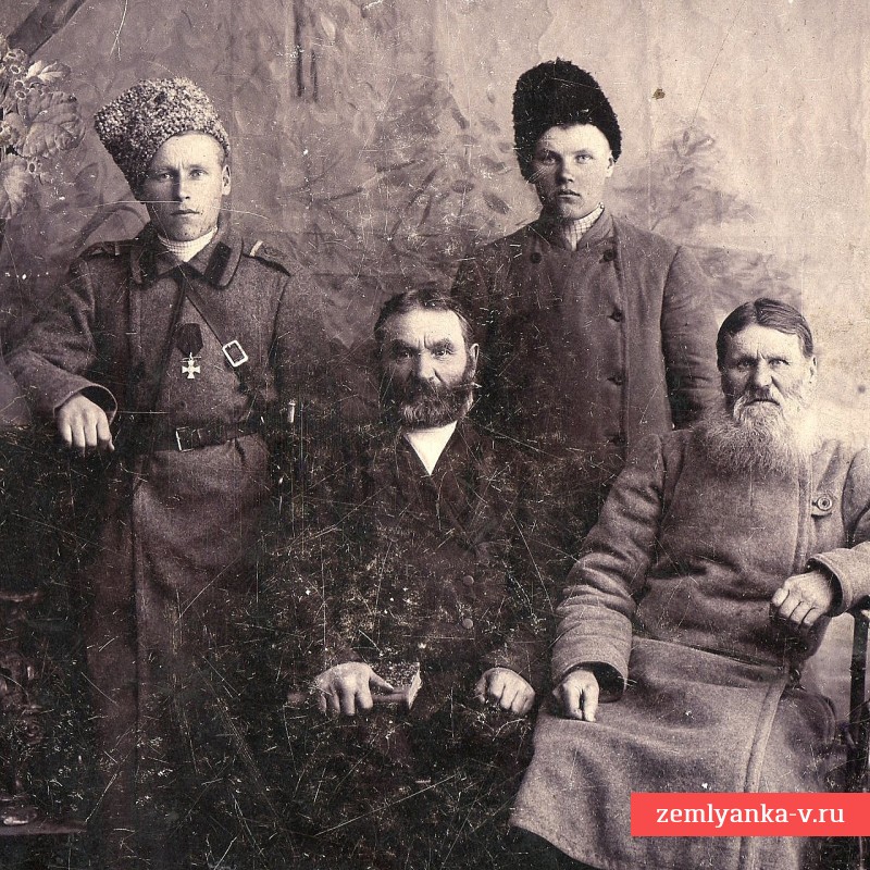 Фото георгиевского кавалера с членами семьи