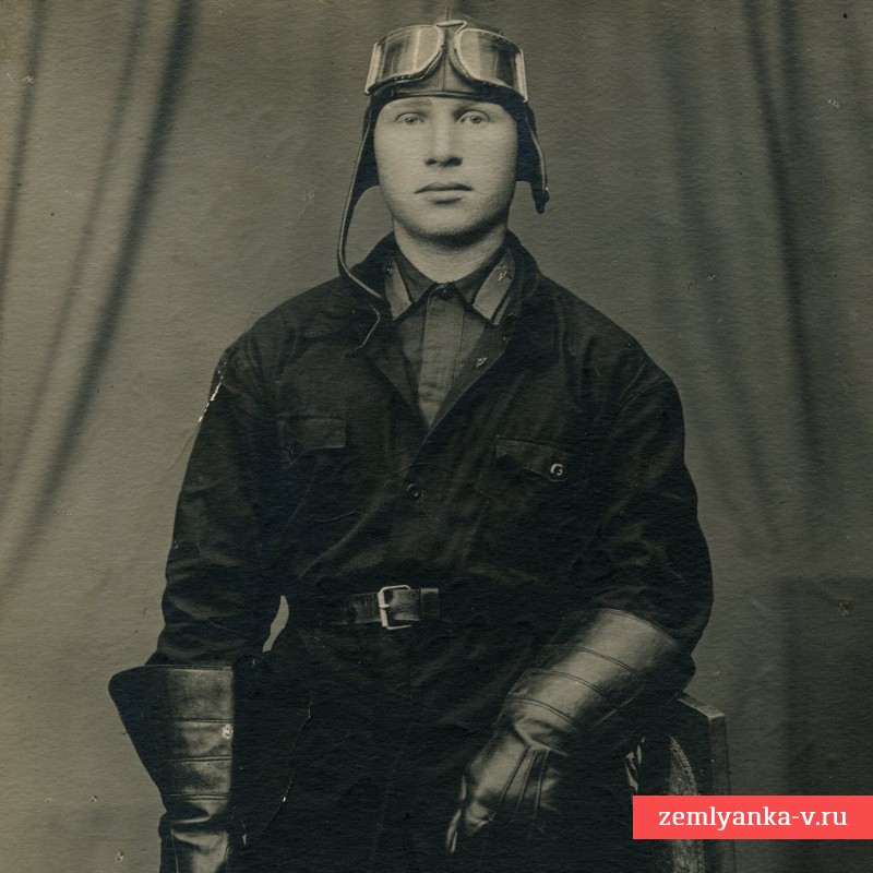 Фото рядового ВВС РККА А. Михерева в полетном обмундировании, 1932 г.