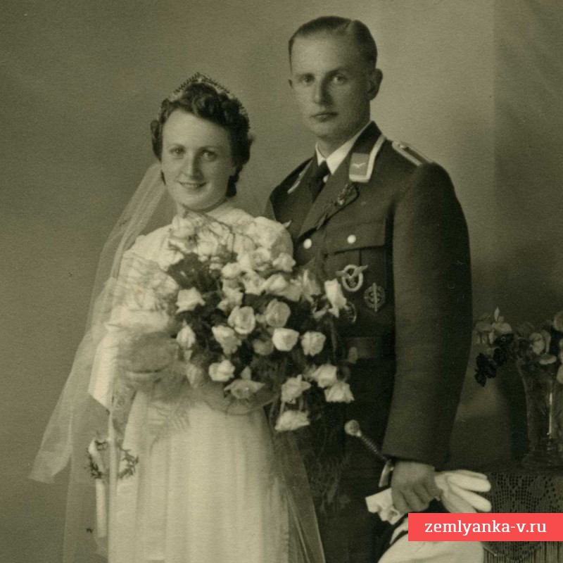 Свадебное фото пилота – унтер-офицера Люфтваффе, с кортиком образца 1935 года