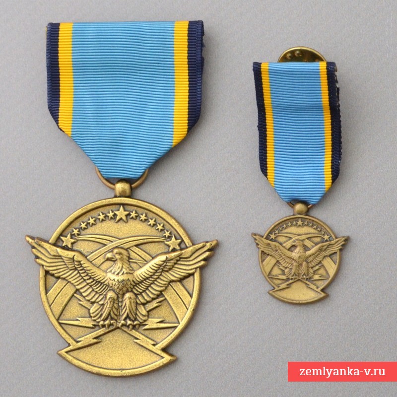 Медаль ВВС США «За воздушные достижения», в комплекте с миниатюрой