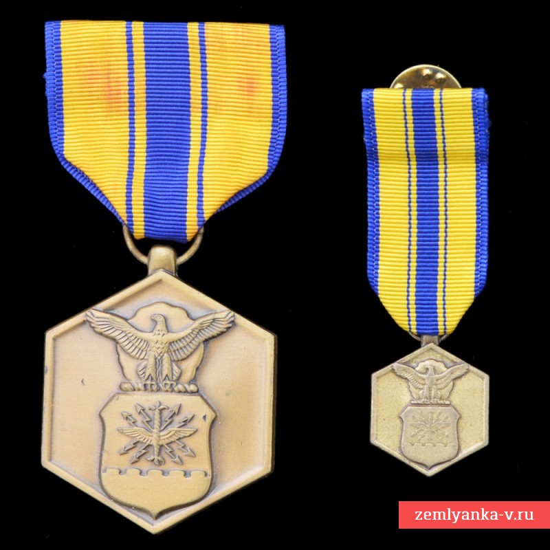 Похвальная медаль ВВС США, с миниатюрой