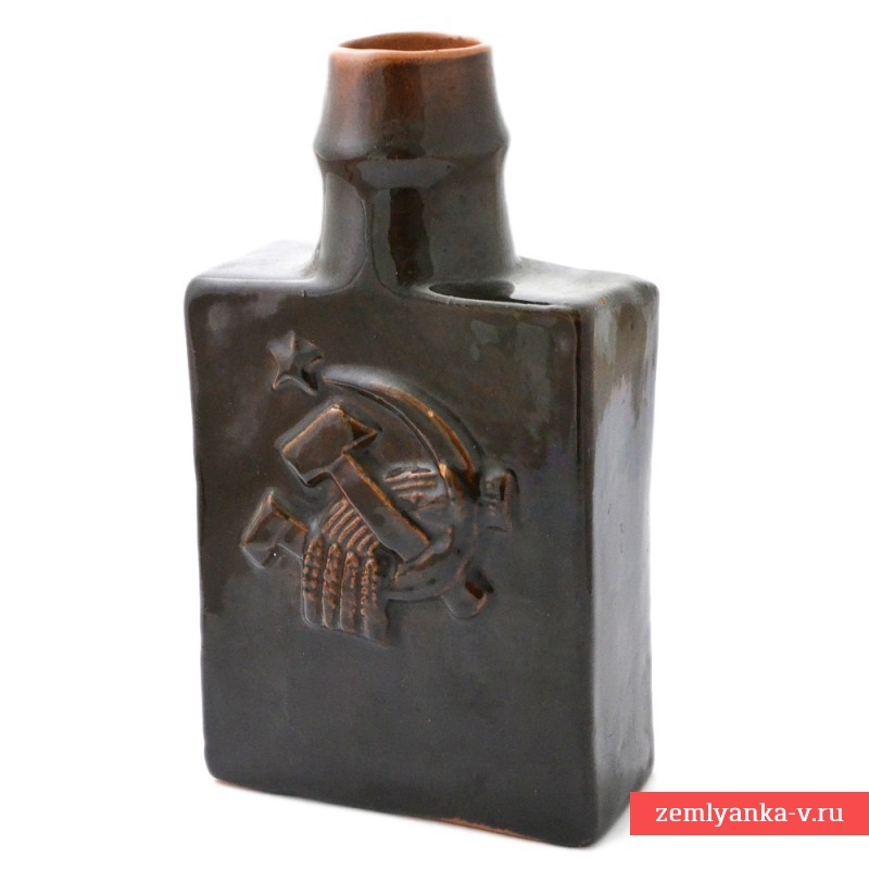 Керамический кувшин-ваза c изображением серпа и молота