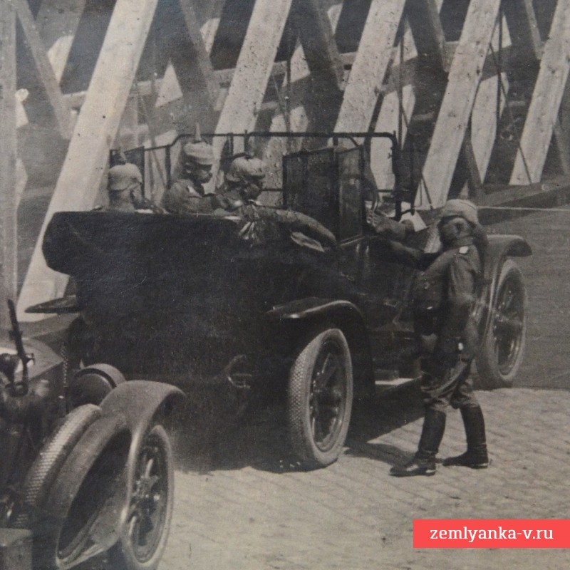 Большеформатное фото встречи Гинденбурга на мосту