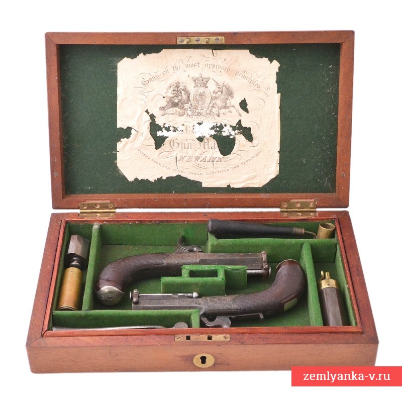 Пара дорожных пистолетов типа «терцероль» работы Эдварда Джилла,  в коробке