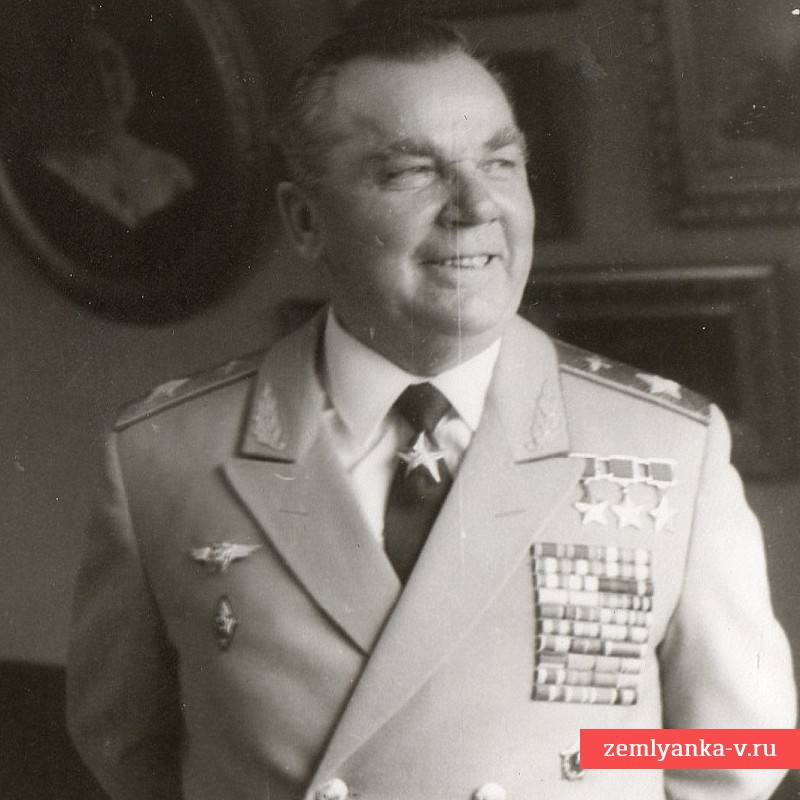 Портретное фото маршала Советского союза И.Н. Кожедуба