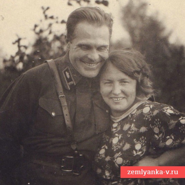 Фото капитана АБТВ РККА с супругой