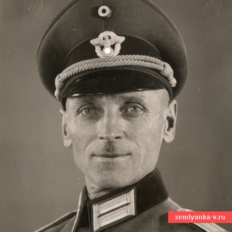Портретное фото лейтенанта немецкой полиции