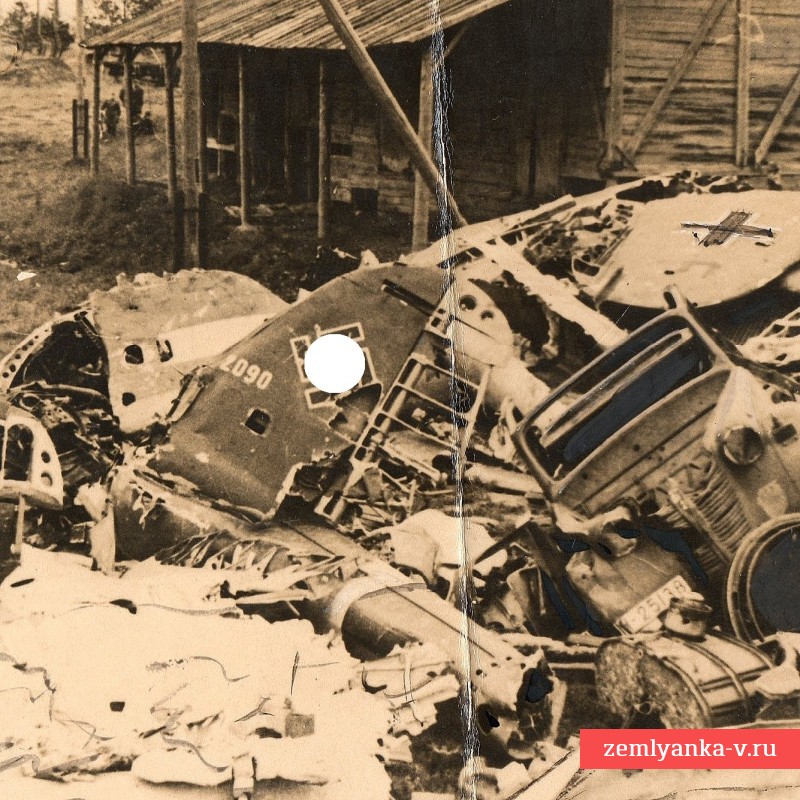 Пресс-фото разбитой немецкой техники