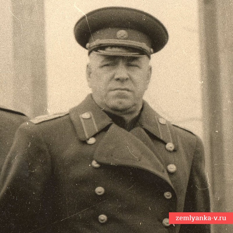 Пресс-фото маршала Г. Жукова на открытии памятника советским солдатам в Берлине, 1945 г.