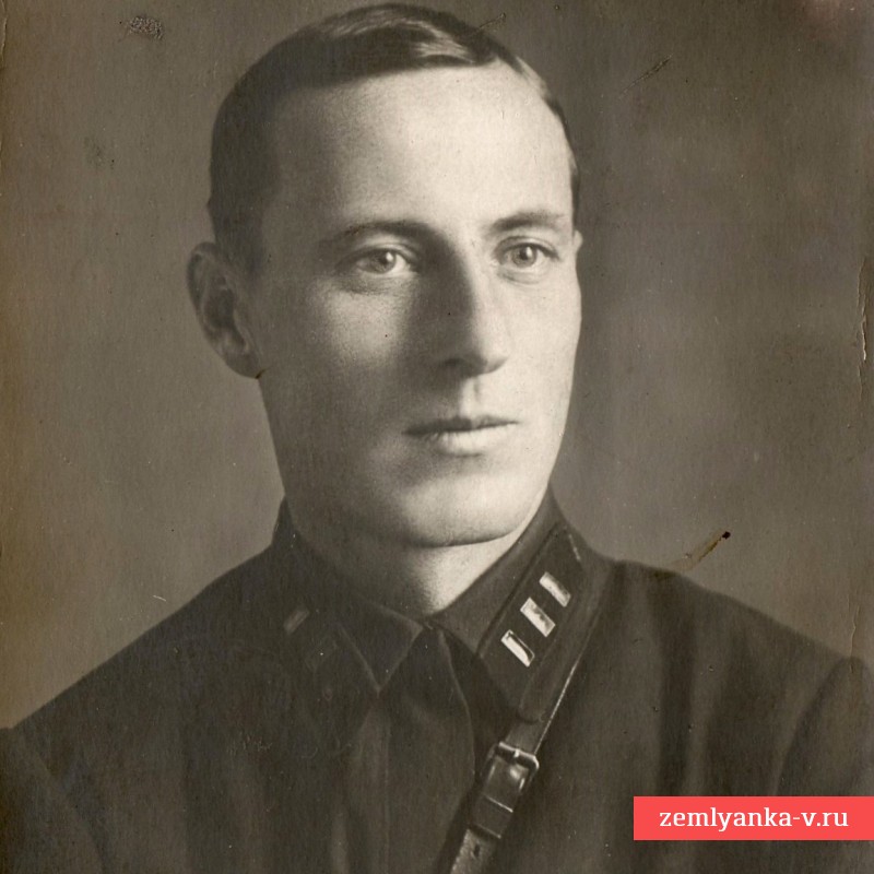 Портретное фото полкового комиссара артиллерии РККА