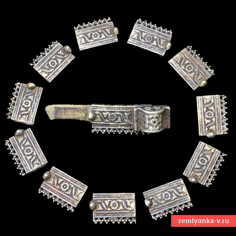 Пряжка и серебряные накладки с кавказского пояса