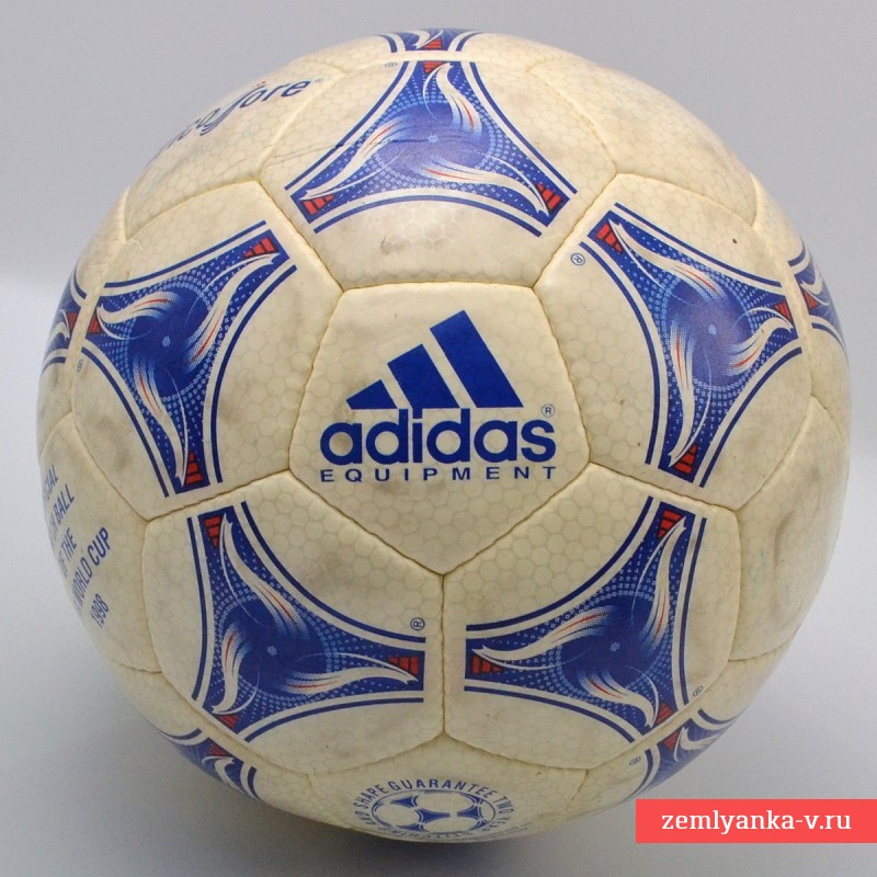 Официальный мяч ЧМ-1998 «Tricolore» с автографами игроков «Спартака» 