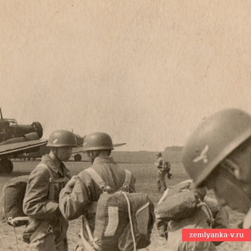 Фото немецких десантников перед посадкой в самолет