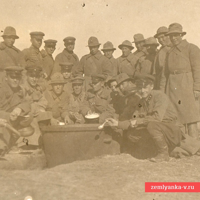 Фото подразделения артпарка 185 полка в панамах образца 1938 года, Монголия