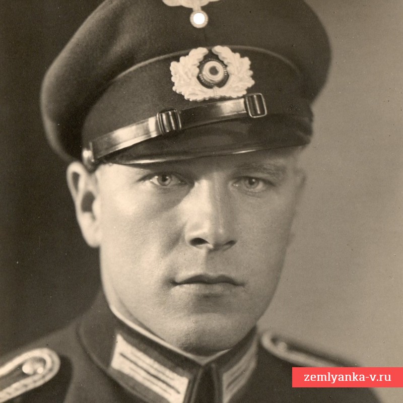 Портретное фото полицай-вахмистра полиции порядка 3 Рейха