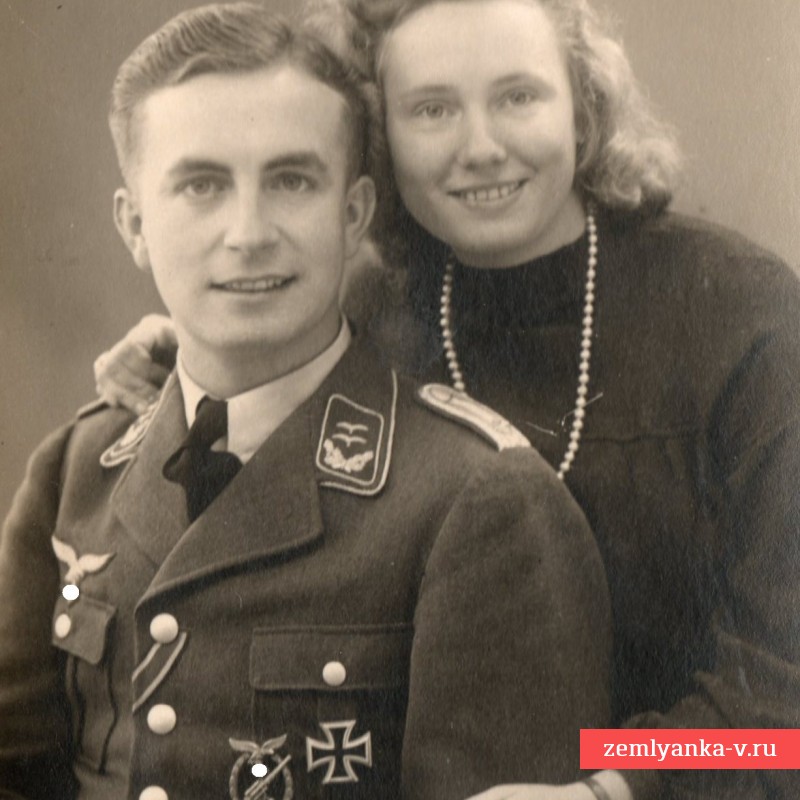 Фото обер-лейтенанта зенитной артиллерии Люфтваффе с супругой
