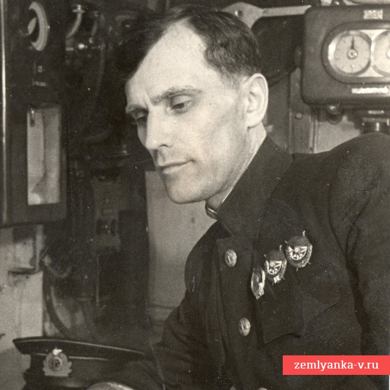Фото капитана 1 ранга С. Солоухина с боевыми наградами