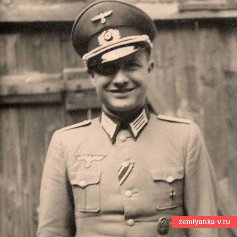 Фото лейтенанта Вермахта - кавалера Почётного знака Гитлерюгенд