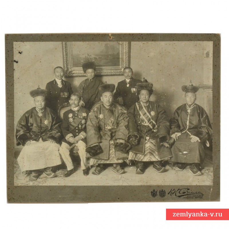 Редчайшее фото членов монгольской делегации в России после награждения орденами, 1912 г.
