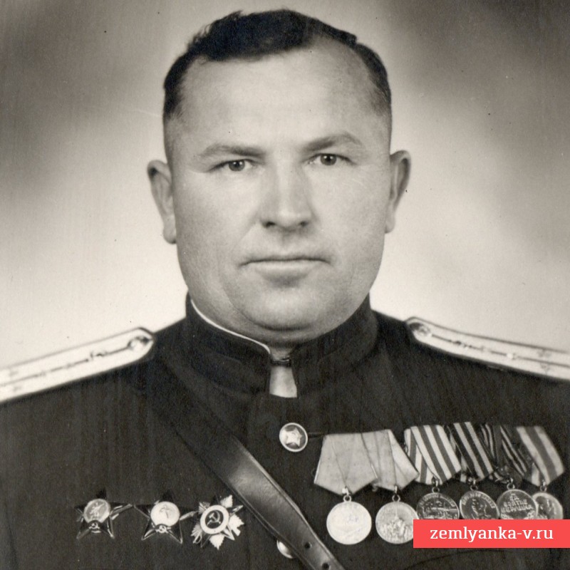 Фото капитана медицинской службы Красной армии Симоненко П.Ф. с боевыми наградами