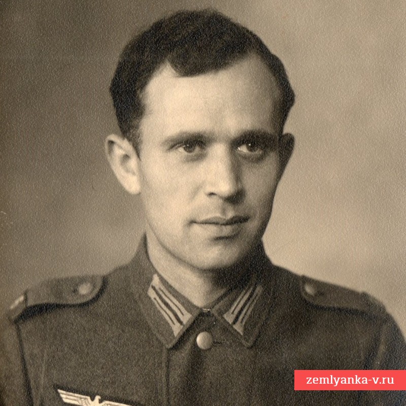 Фото нижнего чина пехоты Вермахта со спортивным знаком SA