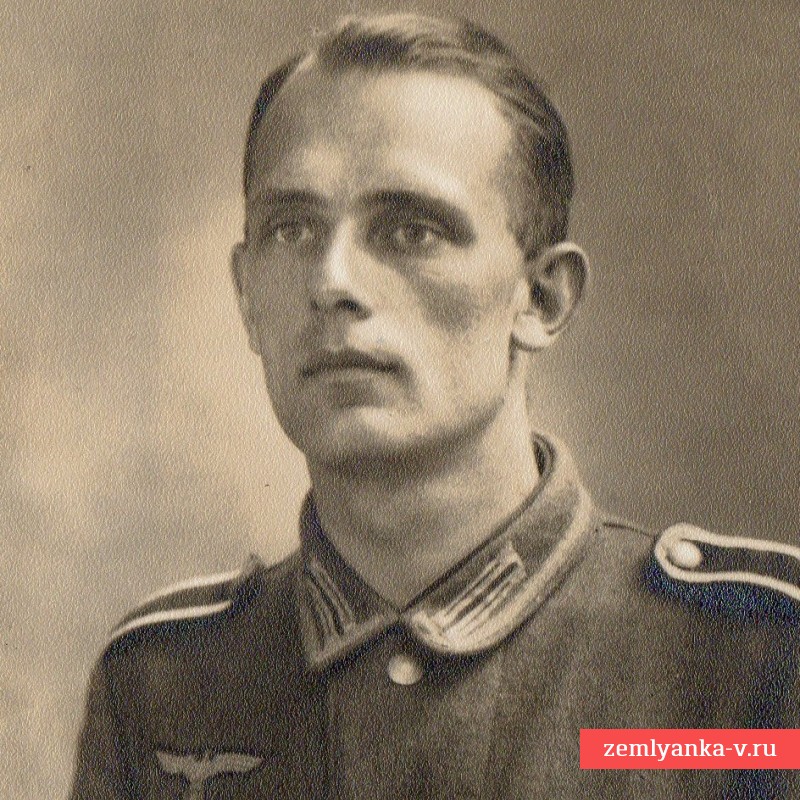 Фото унтер-офицера артиллерии Вермахта со знаком DRL и спортзнаком SA
