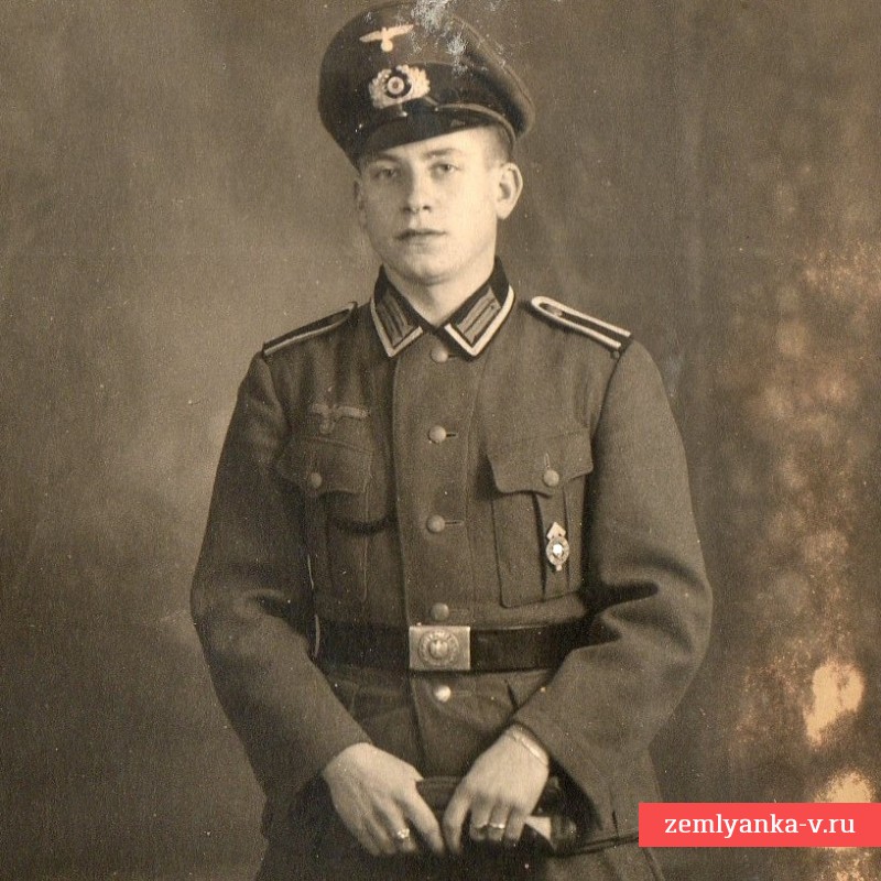 Фото унтер-офицера Вермахта со спортивным знаком Гитлерюгенд в серебре