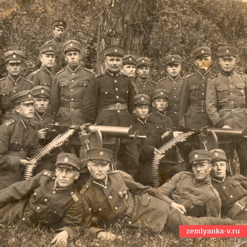 Фото пулеметной команды латвийской армии с пулеметами Максима