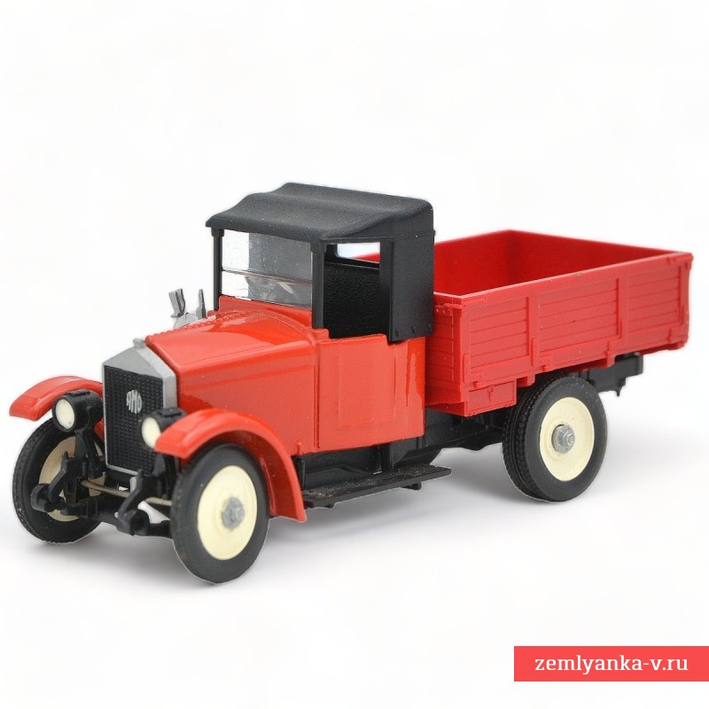 Советская игрушечная машинка АМО Ф15 в оригинальной коробке
