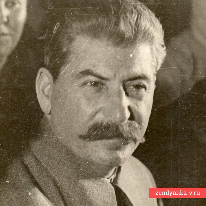 Большое портретное фото И.В. Сталина